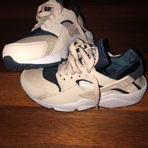 Nike Women’s Air Haurache Run sneakers